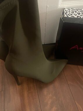 Women's Pointed-Toe Stiletto Boot in Olive Green